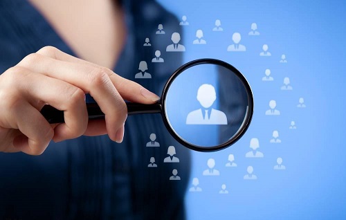 何立峰会见跨国公司负责人